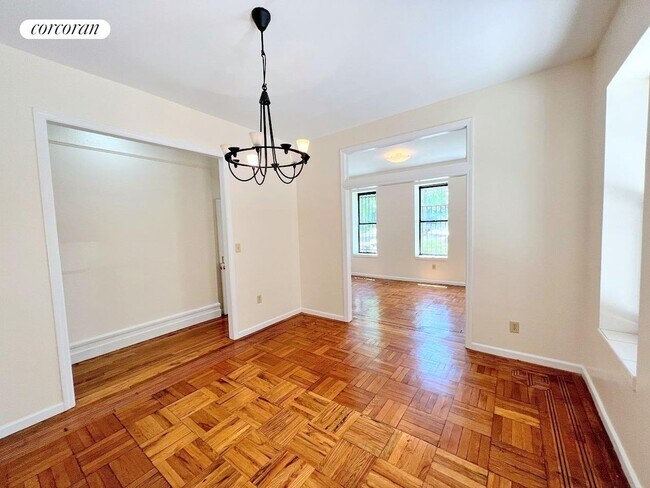 35 Central Pk N in New York, NY - Building Photo - Building Photo