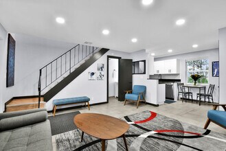 621 NE 28th St in Wilton Manors, FL - Building Photo - Building Photo