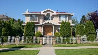 7337 Jubilee Av in Burnaby, BC - Building Photo