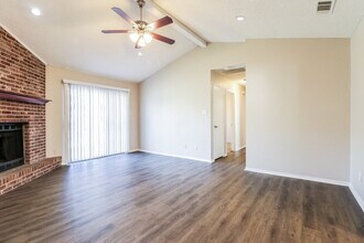 2808 Barnes Dr in Denton, TX - Building Photo - Building Photo