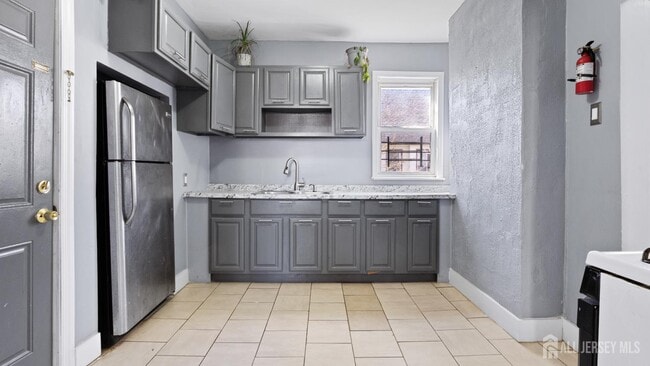 126 N 14th St in East Orange, NJ - Building Photo - Building Photo