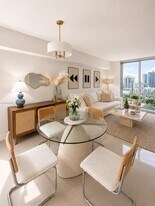 185 SW 7th St in Miami, FL - Building Photo
