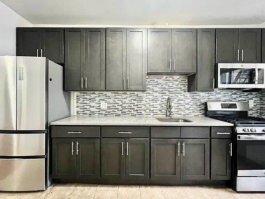 147 W 230th St in Bronx, NY - Building Photo