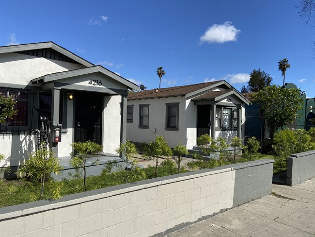 4216 Woodlawn Ave in Los Angeles, CA - Foto de edificio - Building Photo
