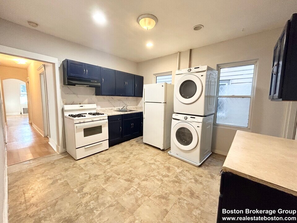 18 Eastman St, Unit 2 in Boston, MA - Building Photo
