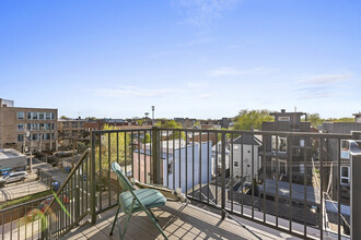 1636 N Western Ave, Unit 2 in Chicago, IL - Building Photo - Building Photo