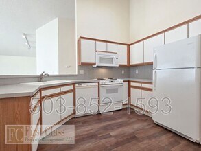 13170 SW Menlor Ln in Portland, OR - Building Photo - Building Photo