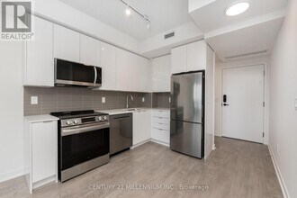 225-225 Malta Ave. in Brampton, ON - Building Photo - Building Photo