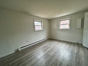 36 Candice St in Clinton, MA - Foto de edificio - Building Photo