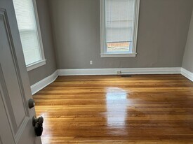 238-240 Oak St in Manchester, CT - Building Photo