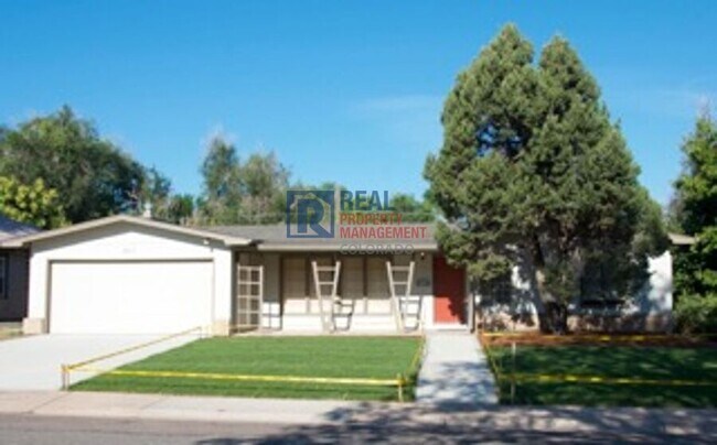 property at 461 S Kearney St