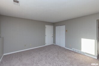 3430 Holiday Ct in Bettendorf, IA - Building Photo - Building Photo