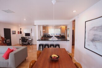 2112 Lake Shore Ave in Los Angeles, CA - Foto de edificio - Building Photo