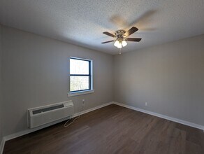 221 Sweet St in Cave City, AR - Building Photo - Building Photo