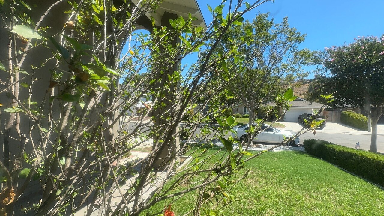 6047 Kingsbriar Dr in Yorba Linda, CA - Building Photo