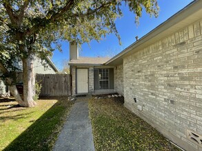 5522 Lochmoor in San Antonio, TX - Building Photo - Building Photo