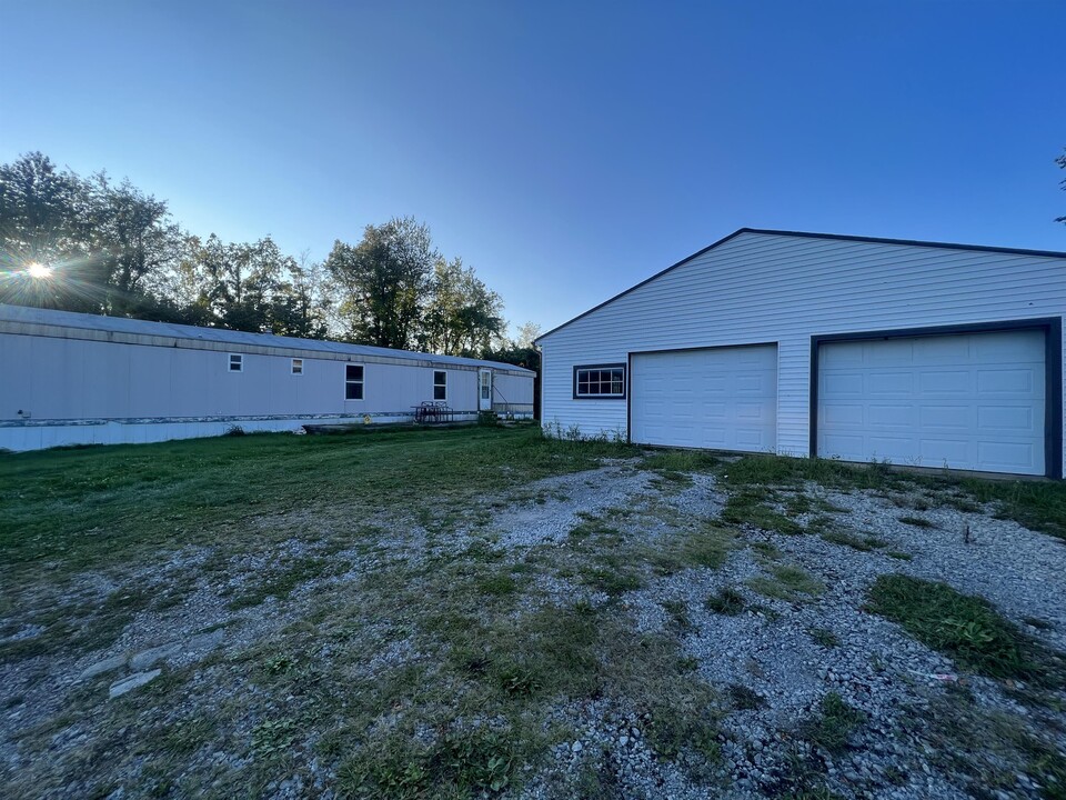 5400 Jimtown Rd in East Palestine, OH - Building Photo