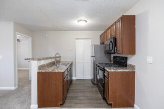 Pine Tree Apartments in Tampa, FL - Building Photo - Interior Photo