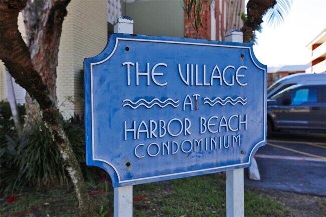 2424 SE 17th St, Unit B103 in Fort Lauderdale, FL - Building Photo - Building Photo