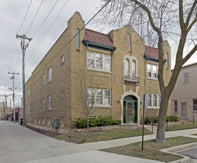 1714 E Beverly Rd in Shorewood, WI - Foto de edificio - Building Photo