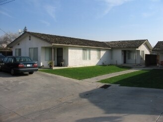 1207 Mc Curdy Dr in Bakersfield, CA - Foto de edificio