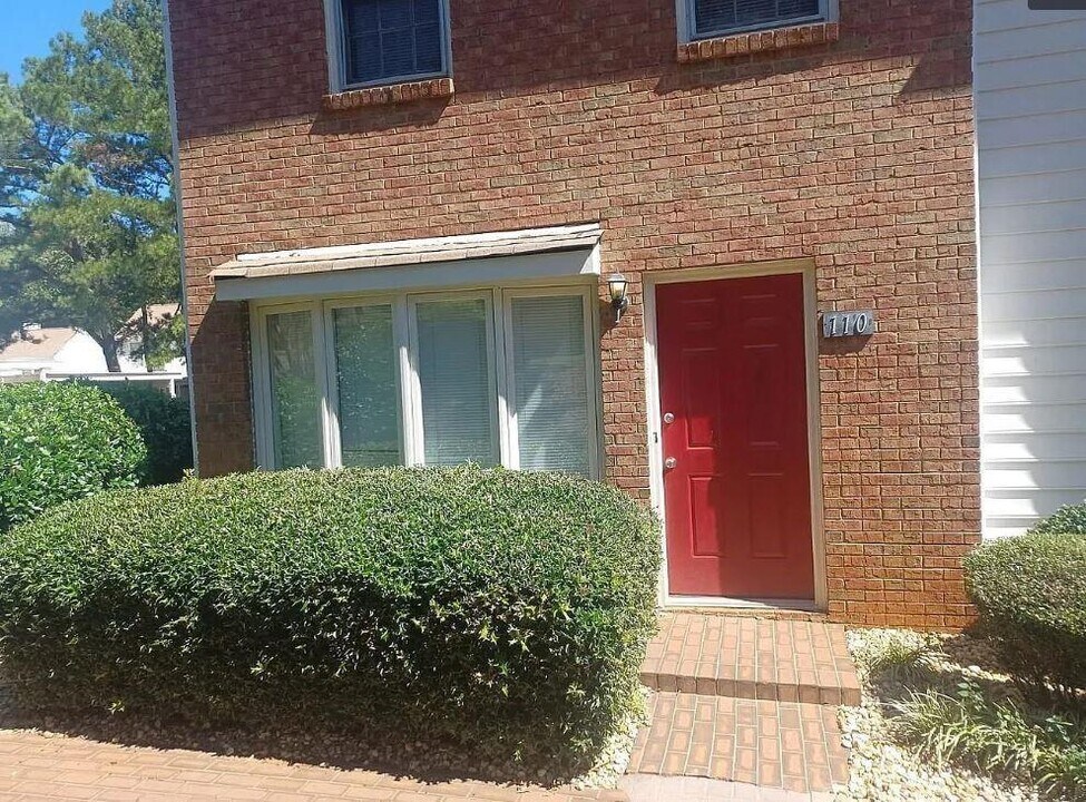 110 Holcomb Ferry Rd in Roswell, GA - Building Photo