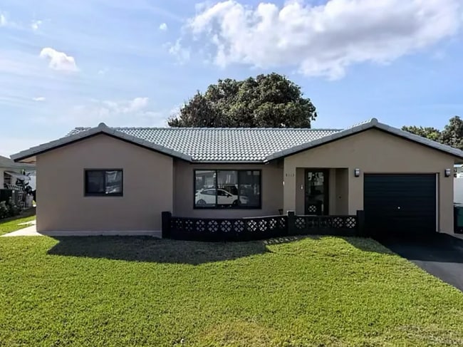 8113 NW 92nd Terrace in Tamarac, FL - Building Photo - Building Photo