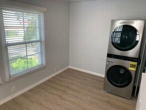 630 E San Antonio Dr, Unit #3 in Long Beach, CA - Building Photo - Building Photo
