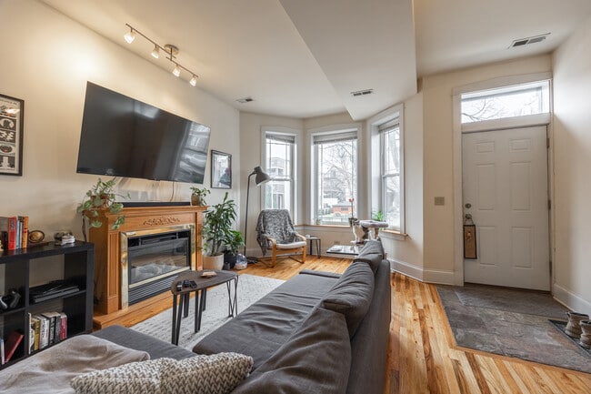 1935 N Wood St, Unit 2