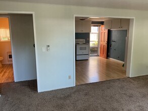 322 SE 2nd St, Unit 322 SE 2nd St Toledo OR in Toledo, OR - Building Photo - Building Photo