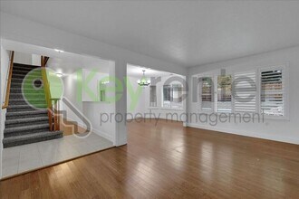 1330 Kingswood Dr in Roseville, CA - Building Photo - Building Photo