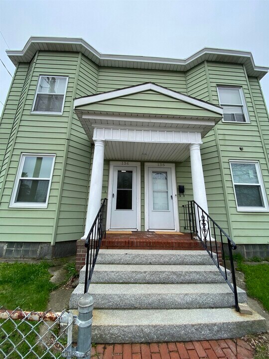 134 Ledge St in Nashua, NH - Building Photo