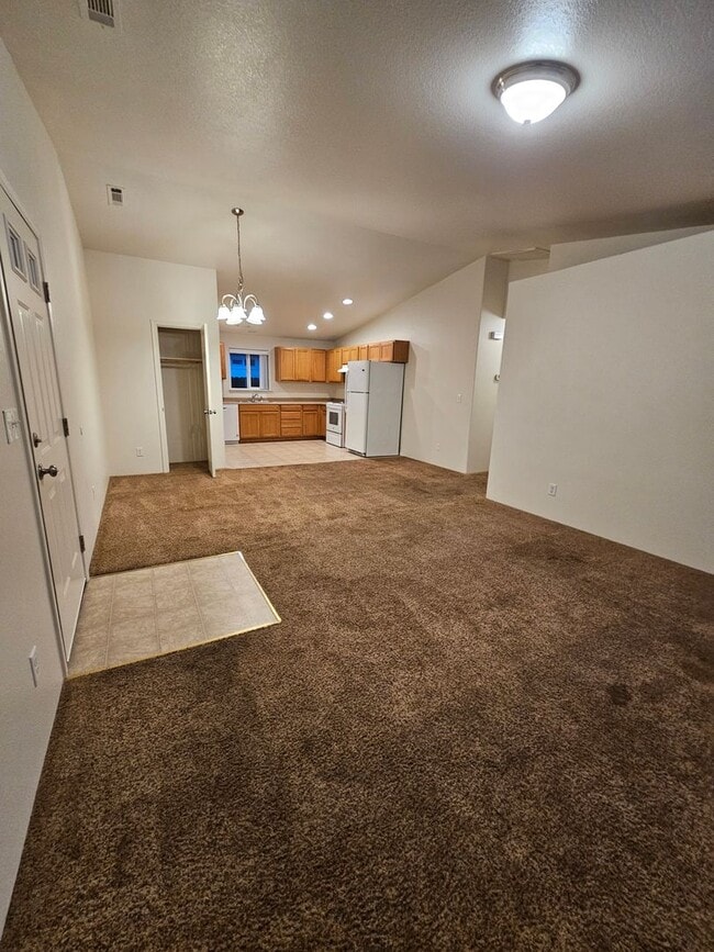 8386 Forest Grove Rd in White City, OR - Building Photo - Building Photo