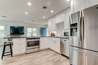 1907 2nd St N in Indian Rocks Beach, FL - Building Photo - Building Photo