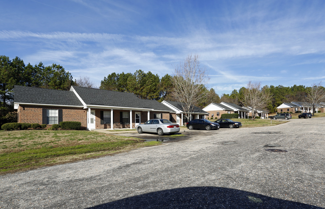 Country Club Apartments in Raleigh, NC - Building Photo