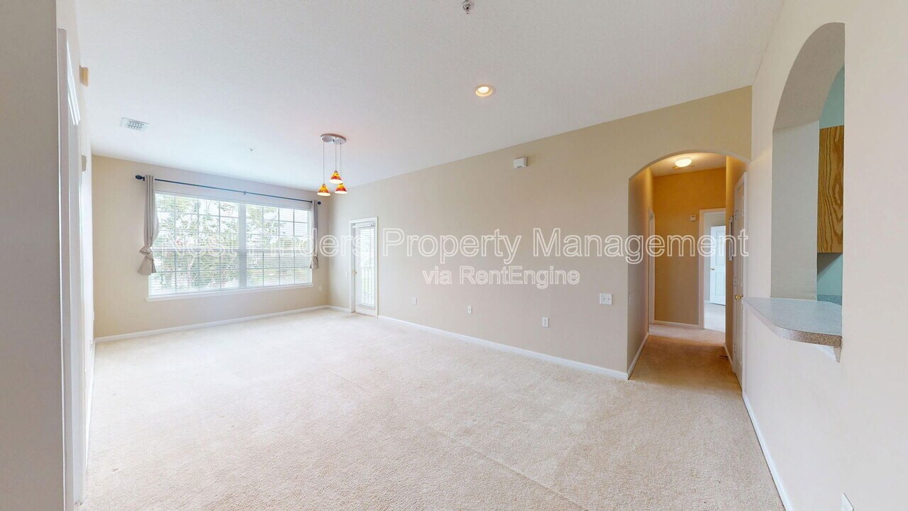 7990 Baymeadows Rd E in Jacksonville, FL - Building Photo