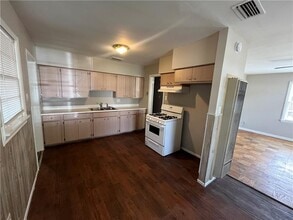 17 Edinborough Ave in Chickasaw, AL - Building Photo - Building Photo