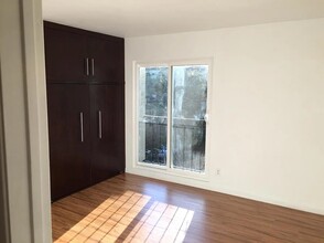 964 Larrabee St, Unit 205 in West Hollywood, CA - Building Photo - Building Photo