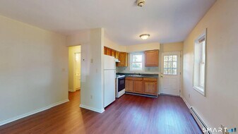 37 Landin St in Woodbridge, CT - Building Photo