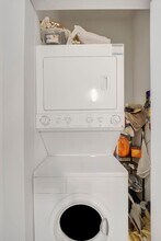 2418 W Medill Ave, Unit 002z in Chicago, IL - Building Photo - Building Photo