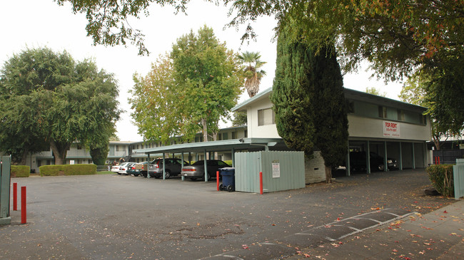 Fremont Park Apartments in Fremont, CA - Building Photo - Building Photo