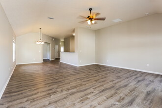 1033 Bains Lake Dr in Jacksonville, FL - Building Photo - Building Photo