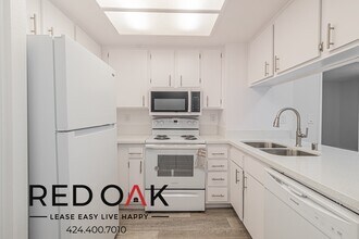 18700 Florida St in Huntington Beach, CA - Building Photo - Building Photo