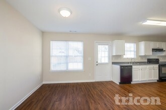 7117 Roaming Path Ct in Charlotte, NC - Foto de edificio - Building Photo