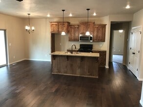 863 S Dry Gulch Rd in Nixa, MO - Building Photo - Building Photo