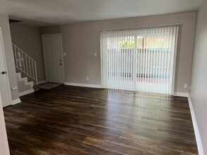 6140 Gloria Dr in Sacramento, CA - Building Photo - Building Photo