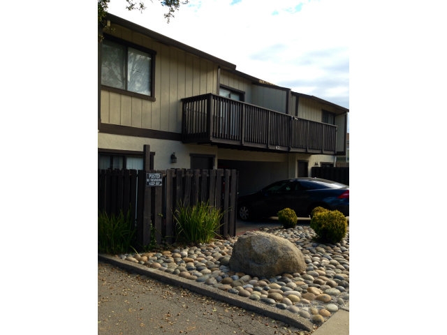 421 Dela Vina Ave in Monterey, CA - Foto de edificio - Building Photo