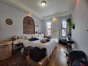 238 Schaefer St, Unit 3 in Brooklyn, NY - Building Photo - Building Photo