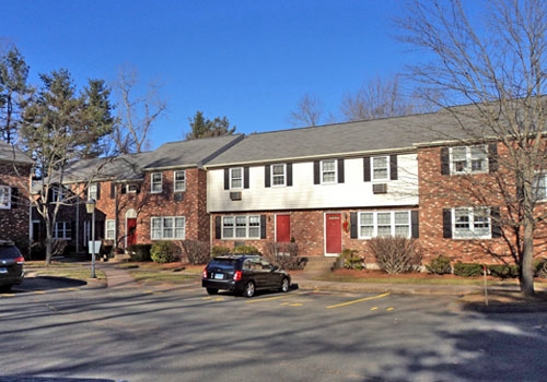 Follybrook Apartments in Manchester, CT - Building Photo - Building Photo