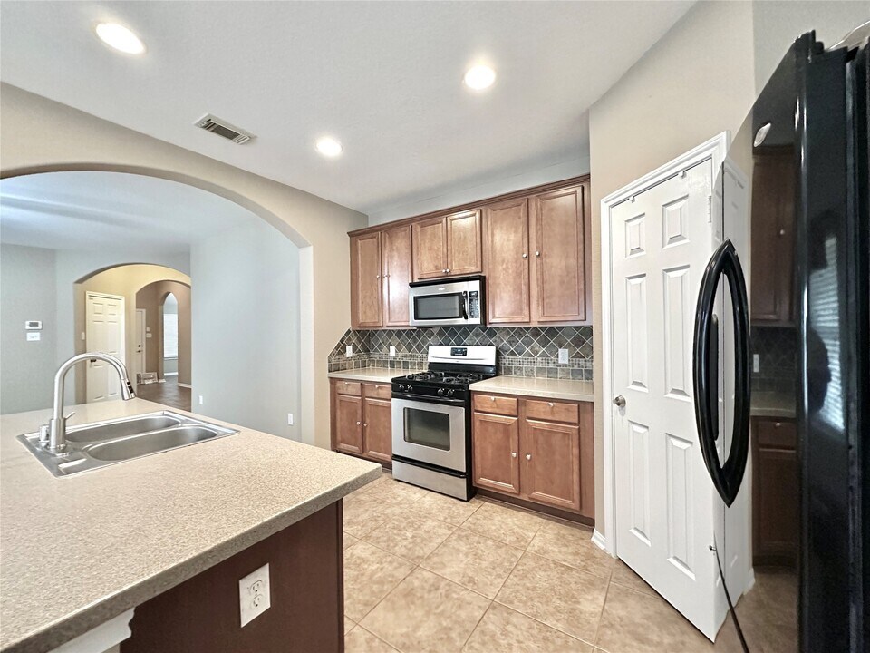 6303 Tolstin Lakes Ln in Katy, TX - Building Photo